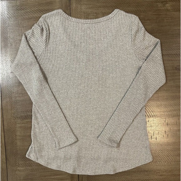 American Eagle Ribbed Knit VNeck Long Sleeve Top Light Gray Soft Stretchy Medium - Picture 9 of 10